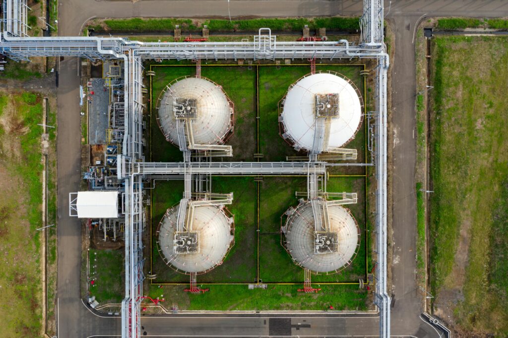 Conjunto de depósitos vistos desde el aire